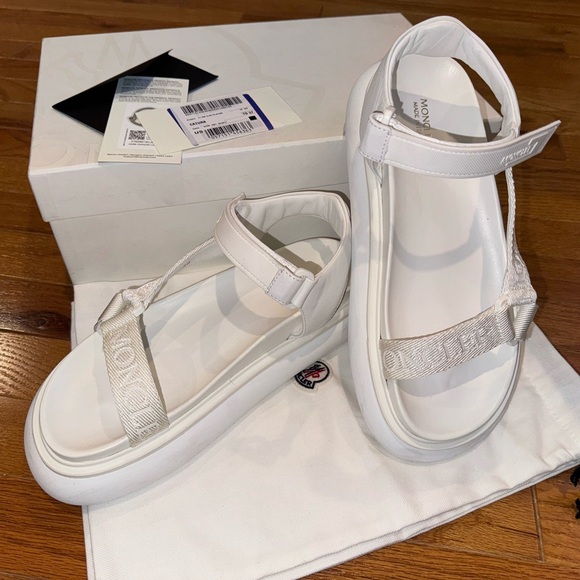 MONCLER Womens White Logo Arch Support Catura Round Toe Wedge Leather Sandals 39 - Picture 1 of 7
